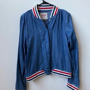 Worn a few times. Like new.